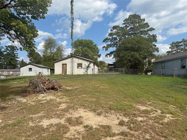 205 Lakeshore Drive, Onalaska, TX 77360