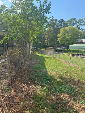 205 Lakeshore Drive, Onalaska, TX 77360