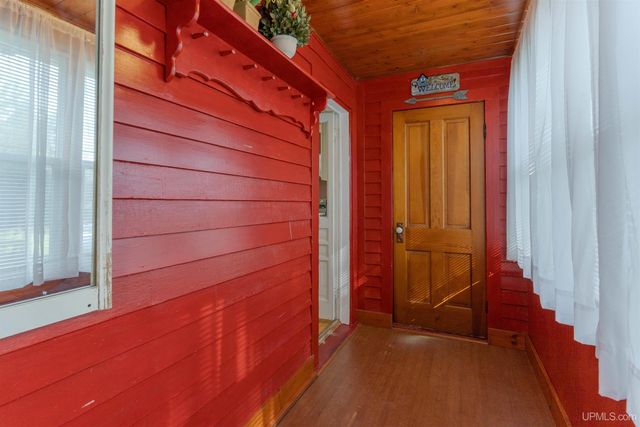 320 Hemlock Avenue, Amasa, MI 49903