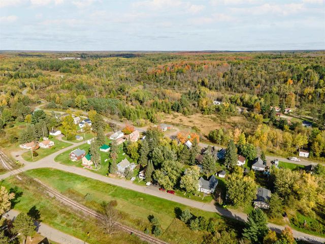 320 Hemlock Avenue, Amasa, MI 49903