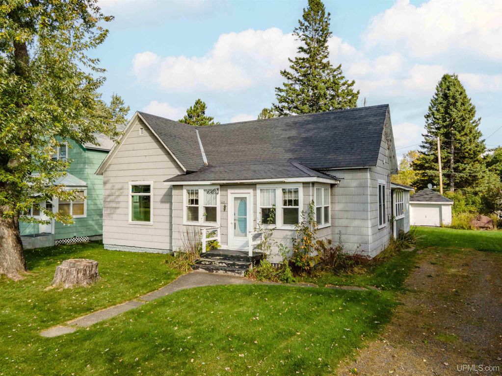 320 Hemlock Avenue, Amasa, MI 49903