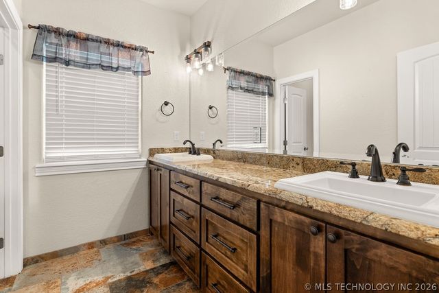 11703 Hidden Oak Circle, Kingston, OK 73439