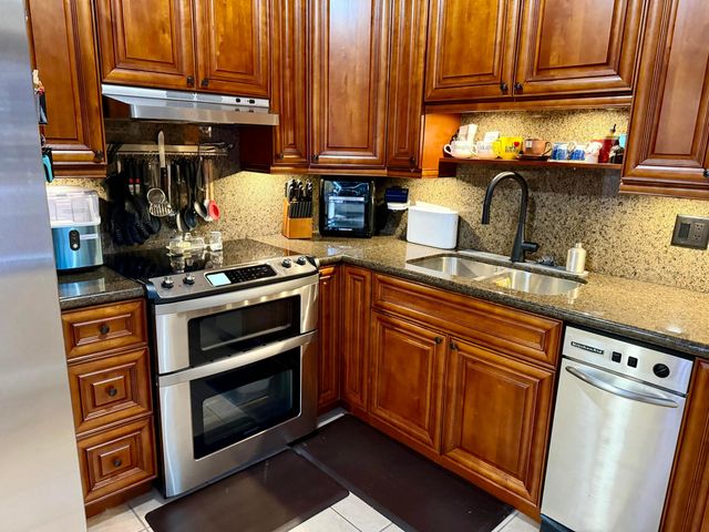 140 S CYPRESS Road 111, Pompano Beach, FL 33060