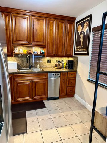 140 S CYPRESS Road 111, Pompano Beach, FL 33060