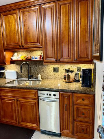 140 S CYPRESS Road 111, Pompano Beach, FL 33060