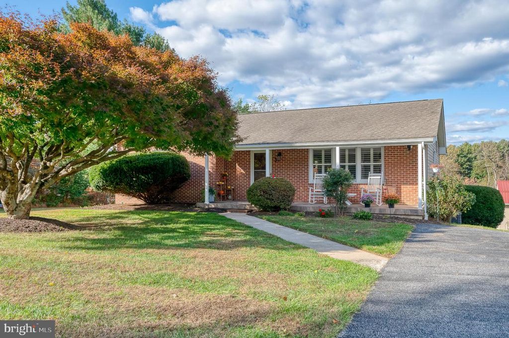 Image 2 of property listing at 3 OLD GARRETT CT, White Hall, MD 21161