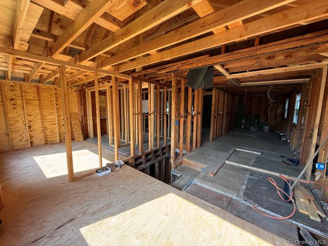 1014 Washington Drive, Centerport, NY 11721
