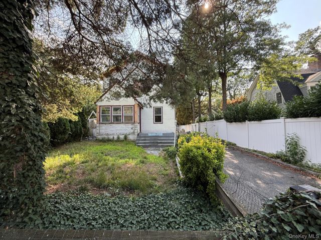 1014 Washington Drive, Centerport, NY 11721