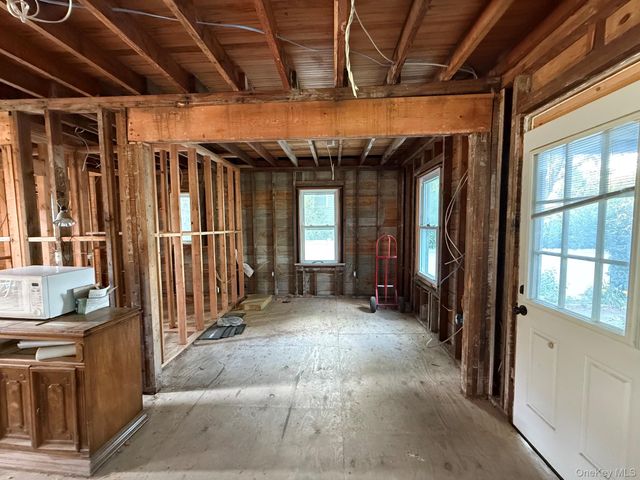 1014 Washington Drive, Centerport, NY 11721
