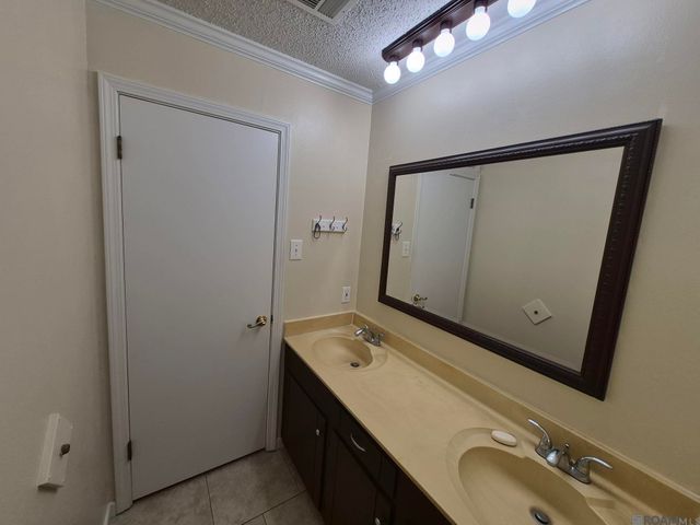 910 Angee Dr, Denham Springs, LA 70726