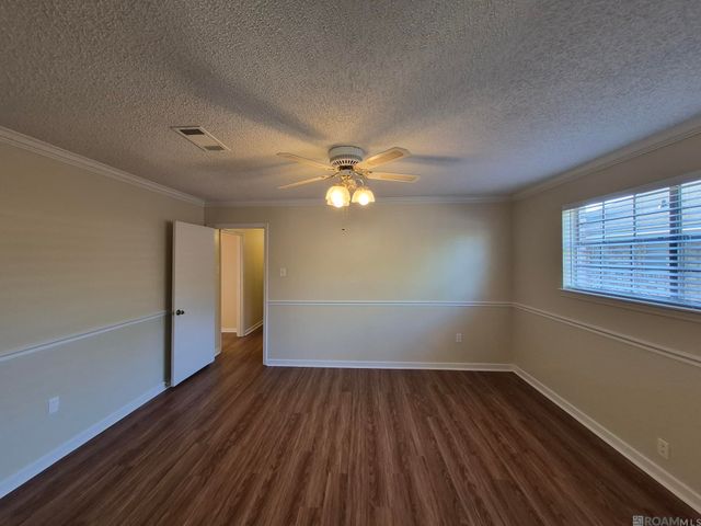 910 Angee Dr, Denham Springs, LA 70726