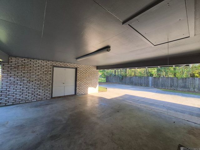 910 Angee Dr, Denham Springs, LA 70726