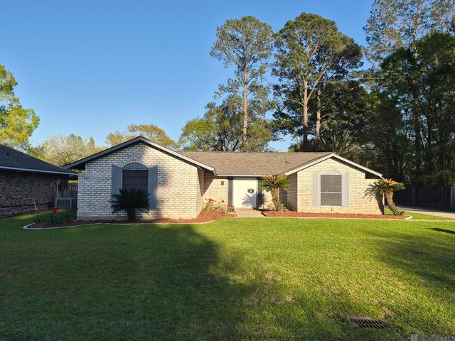 910 Angee Dr, Denham Springs, LA 70726