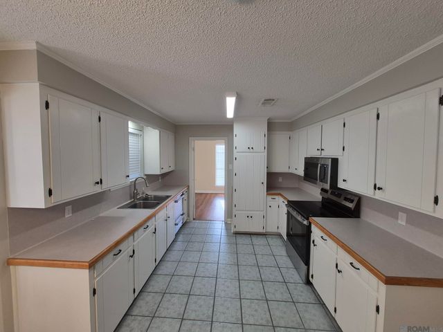 910 Angee Dr, Denham Springs, LA 70726