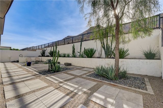 9789 Twilight Moon Avenue, Las Vegas, NV 89148