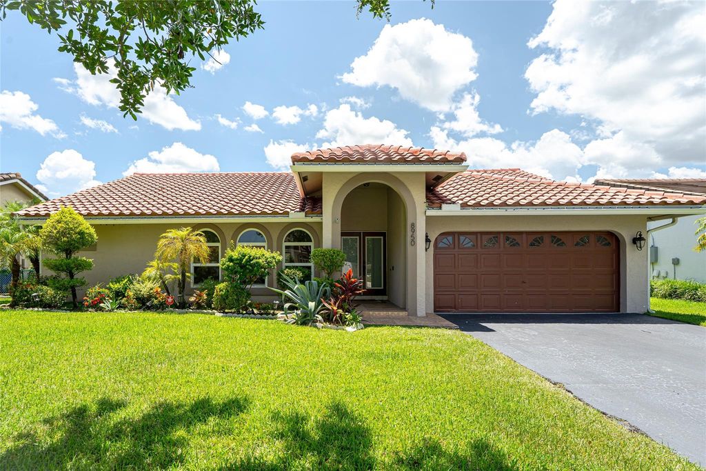 8950 NW 45th Ct, Coral Springs, FL 33065
