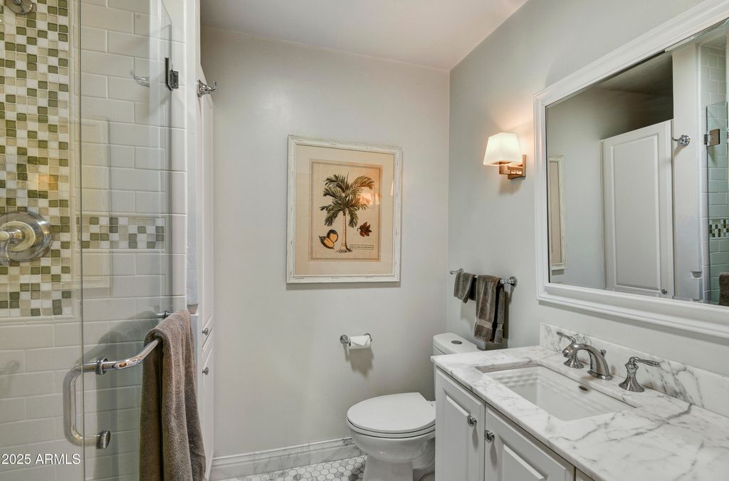 Image 10 of property listing at 5738 N SCOTTSDALE Road, Scottsdale, AZ 85253