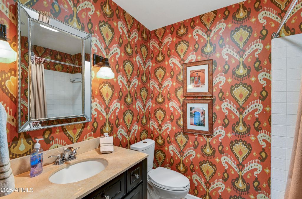 Image 12 of property listing at 5738 N SCOTTSDALE Road, Scottsdale, AZ 85253