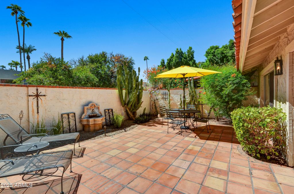 Image 13 of property listing at 5738 N SCOTTSDALE Road, Scottsdale, AZ 85253