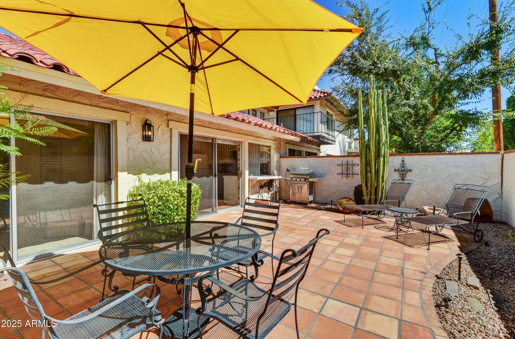 Image 14 of property listing at 5738 N SCOTTSDALE Road, Scottsdale, AZ 85253