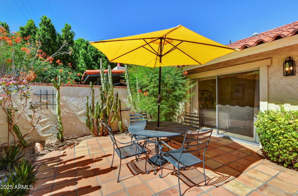 Image 15 of property listing at 5738 N SCOTTSDALE Road, Scottsdale, AZ 85253