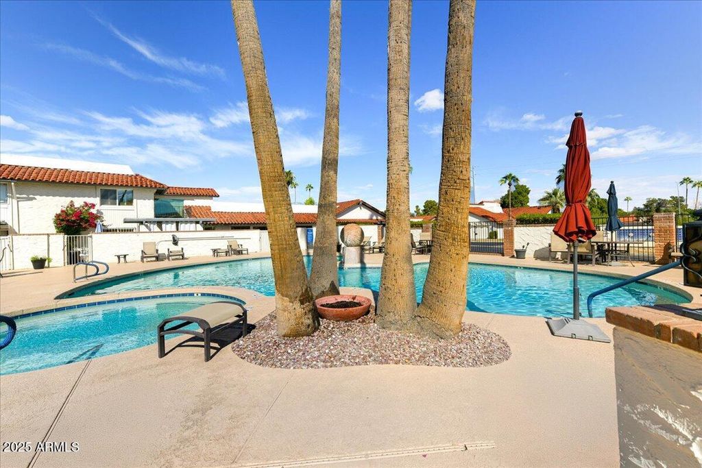 Image 16 of property listing at 5738 N SCOTTSDALE Road, Scottsdale, AZ 85253