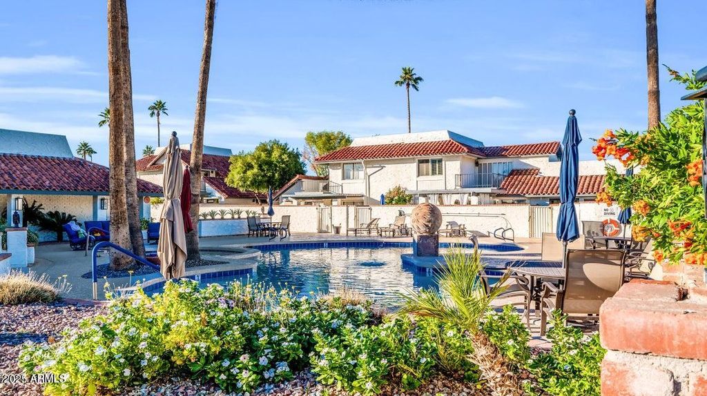 Image 18 of property listing at 5738 N SCOTTSDALE Road, Scottsdale, AZ 85253