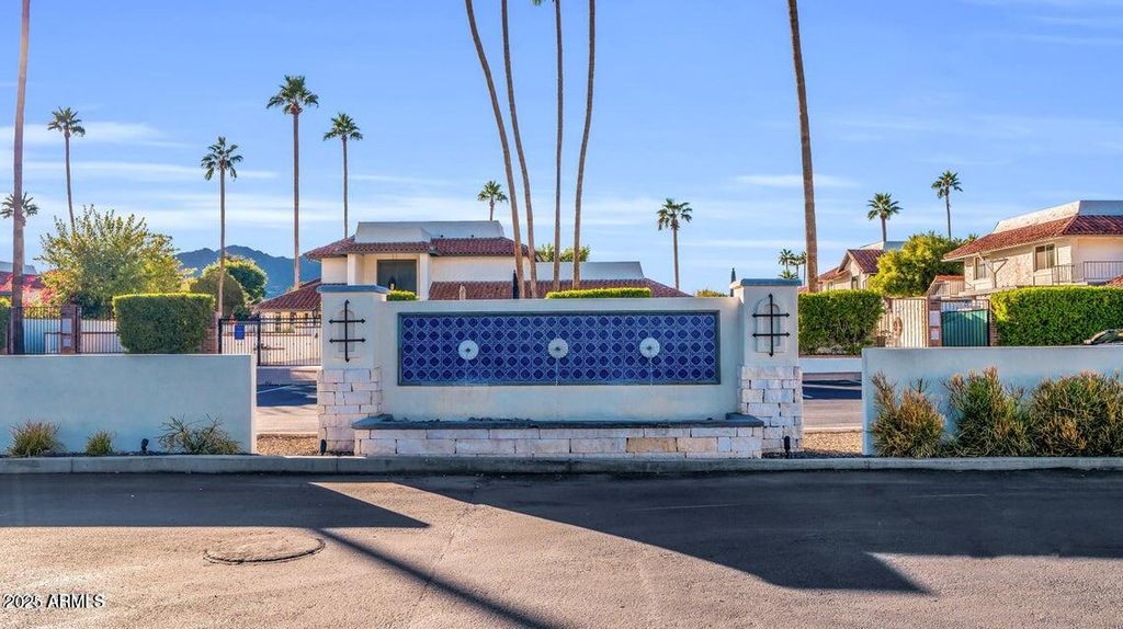 Image 19 of property listing at 5738 N SCOTTSDALE Road, Scottsdale, AZ 85253