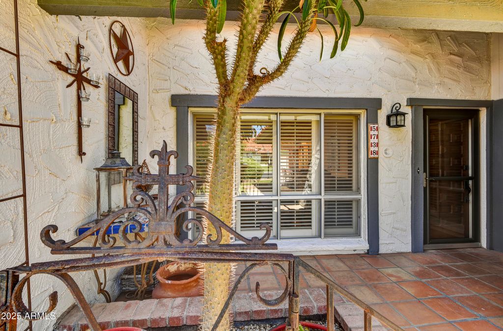 Image 2 of property listing at 5738 N SCOTTSDALE Road, Scottsdale, AZ 85253