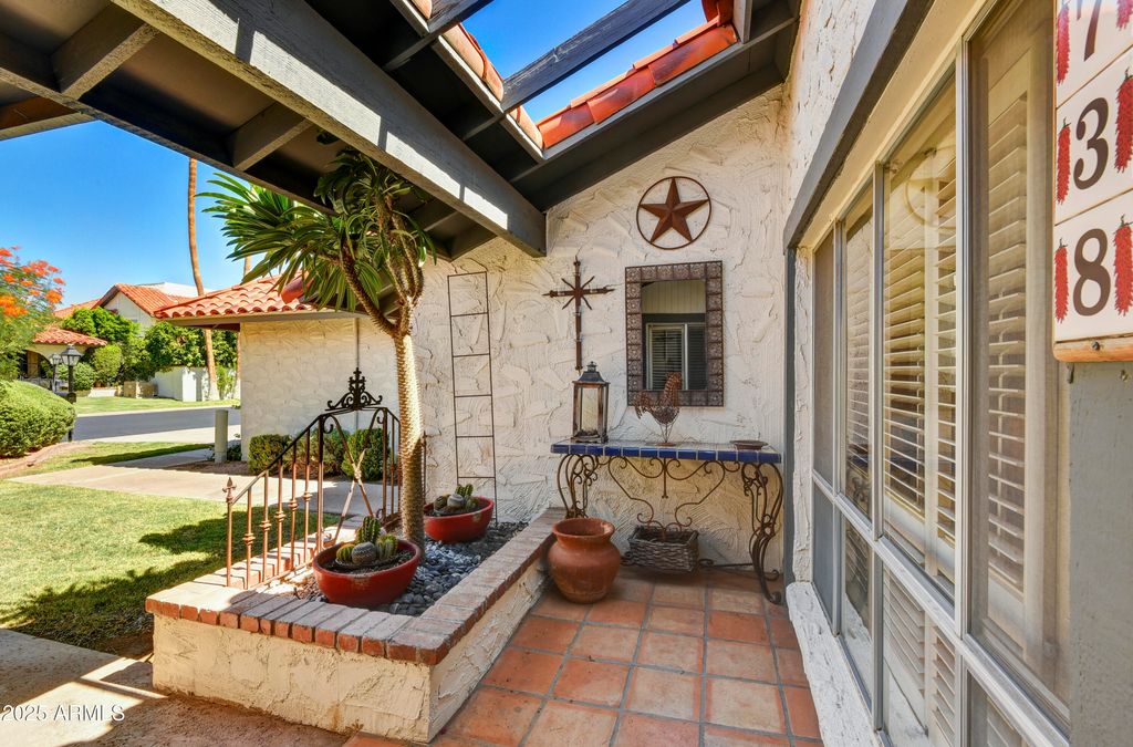 Image 3 of property listing at 5738 N SCOTTSDALE Road, Scottsdale, AZ 85253