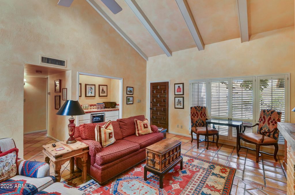 Image 5 of property listing at 5738 N SCOTTSDALE Road, Scottsdale, AZ 85253