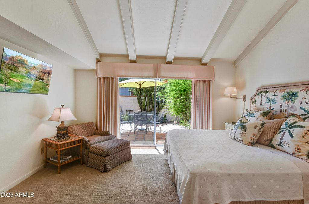 Image 8 of property listing at 5738 N SCOTTSDALE Road, Scottsdale, AZ 85253