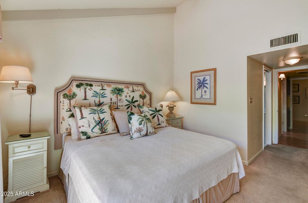 Image 9 of property listing at 5738 N SCOTTSDALE Road, Scottsdale, AZ 85253