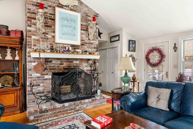 12 Inverness Cir, Boxford, MA 01921