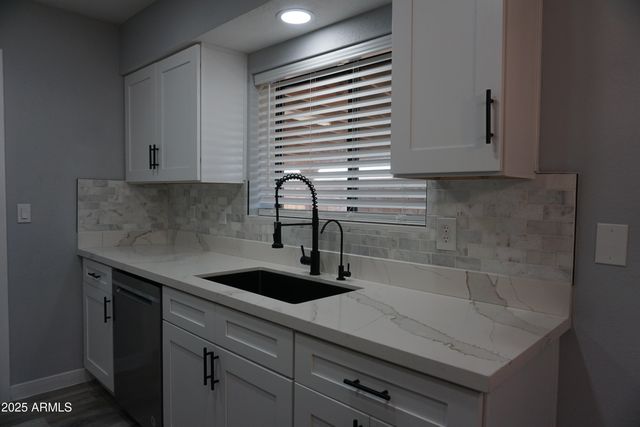 7044 W CAMERON Drive, Peoria, AZ 85345