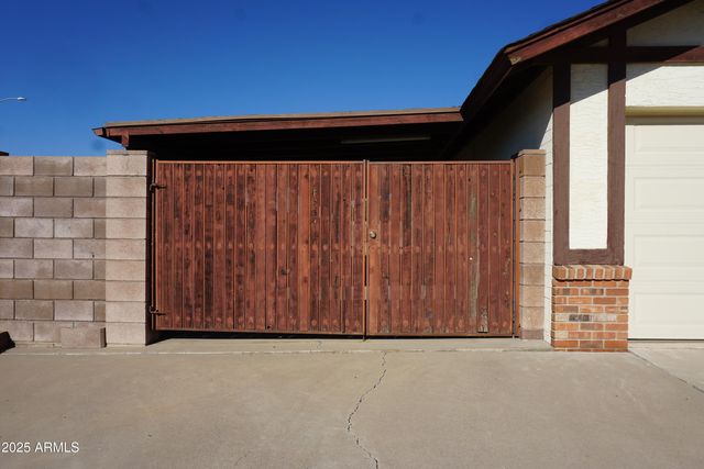 7044 W CAMERON Drive, Peoria, AZ 85345