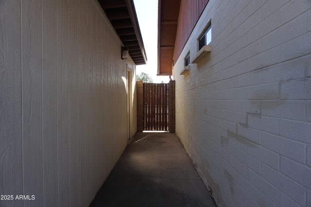 7044 W CAMERON Drive, Peoria, AZ 85345