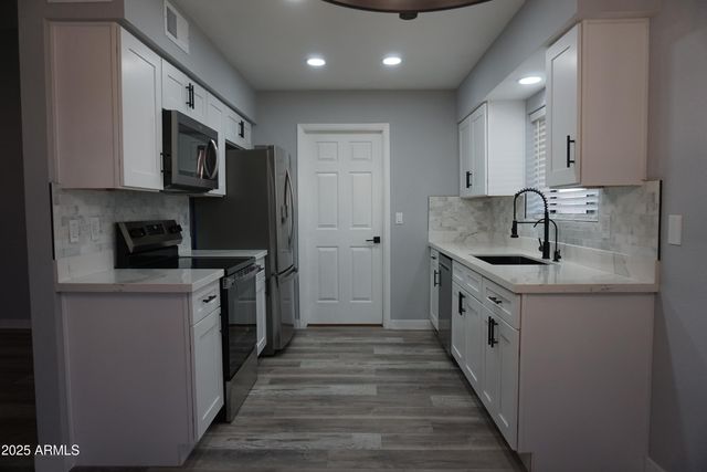 7044 W CAMERON Drive, Peoria, AZ 85345