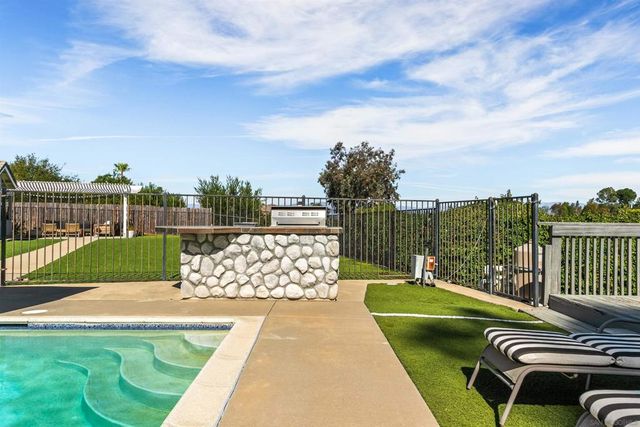 16502 Shady Oaks Dr, Ramona, CA 92065