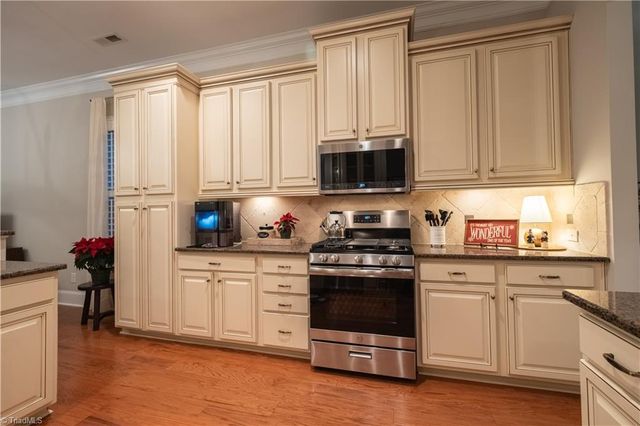 5584 Foxgate Circle, Winston-salem, NC 27106