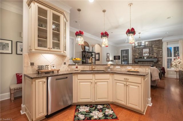 5584 Foxgate Circle, Winston-salem, NC 27106