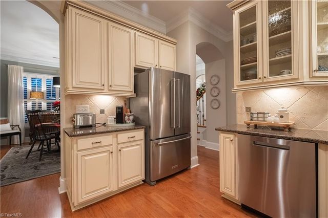 5584 Foxgate Circle, Winston-salem, NC 27106