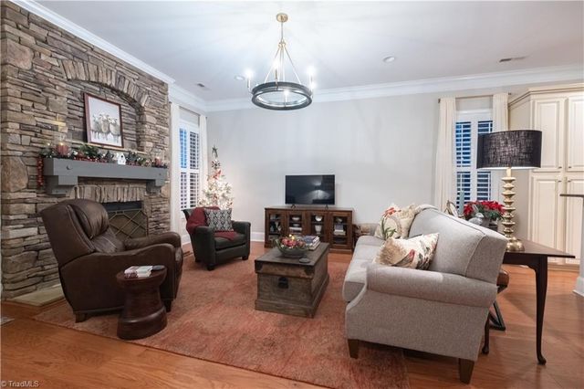 5584 Foxgate Circle, Winston-salem, NC 27106