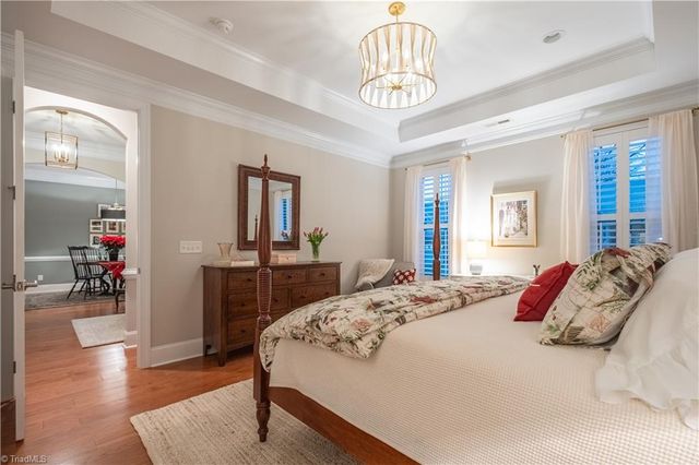 5584 Foxgate Circle, Winston-salem, NC 27106