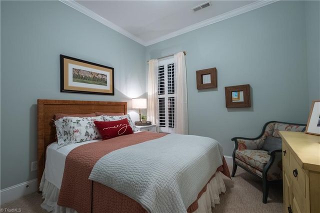 5584 Foxgate Circle, Winston-salem, NC 27106