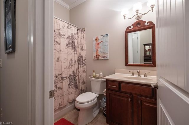 5584 Foxgate Circle, Winston-salem, NC 27106