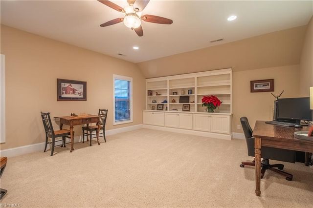 5584 Foxgate Circle, Winston-salem, NC 27106