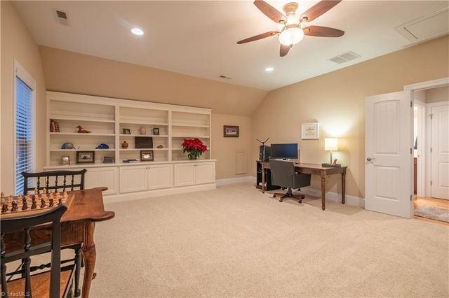 5584 Foxgate Circle, Winston-salem, NC 27106