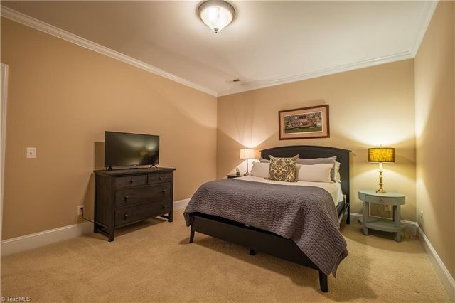 5584 Foxgate Circle, Winston-salem, NC 27106