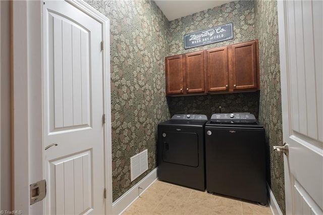 5584 Foxgate Circle, Winston-salem, NC 27106